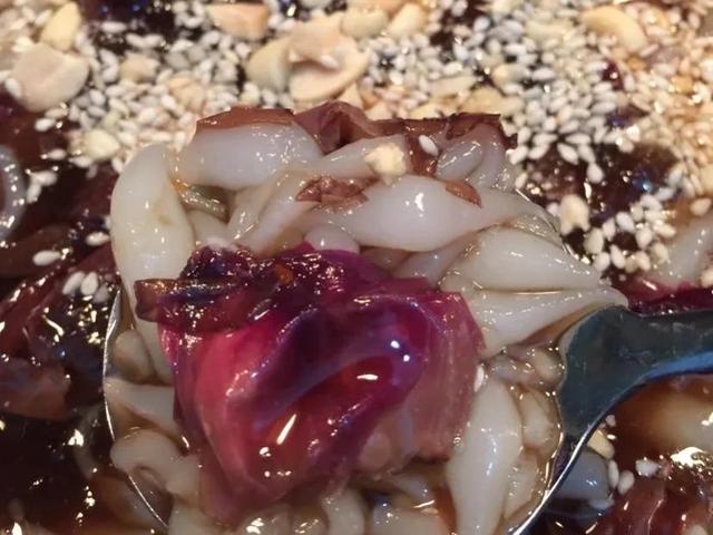 云南米线十大美食（云南30款特色小吃）(21)