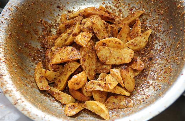 云南米线十大美食（云南30款特色小吃）(20)