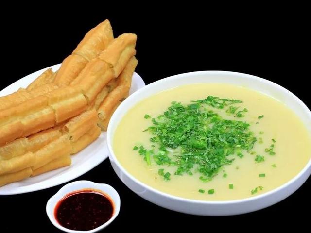 云南米线十大美食（云南30款特色小吃）(10)