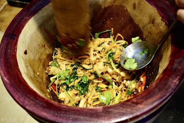 云南米线十大美食（云南30款特色小吃）(25)