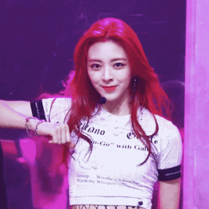 减龄适合所有脸型的发型(这4款发型女生剪了)