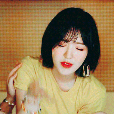 减龄适合所有脸型的发型(这4款发型女生剪了)(44)