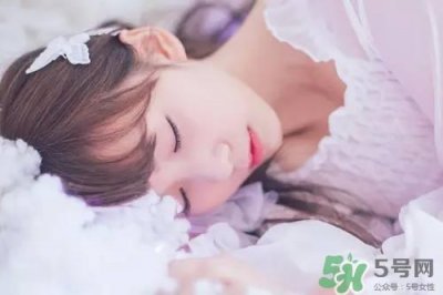 女人熬夜吃什么好?女人熬夜的危害有多大