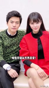 音乐诗人李健与博士妻子恩爱20年,坚持丁克,45岁孟小蓓甜美如初