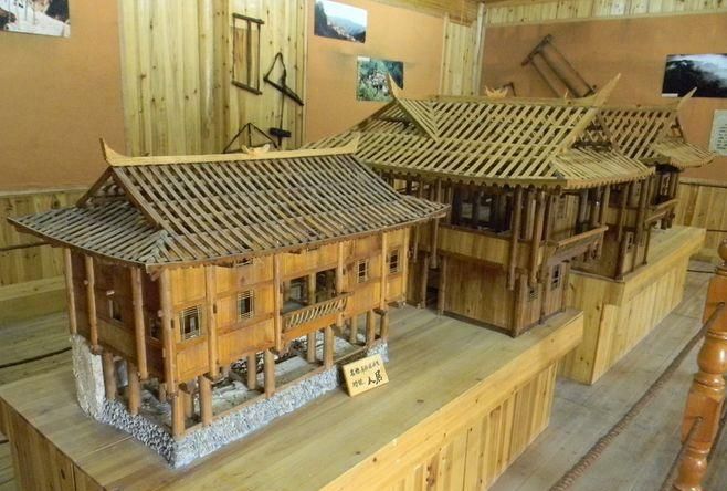 苗族吊脚楼的历史传说