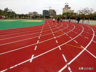 ​标准足球场尺寸（标准足球场尺寸平面图）