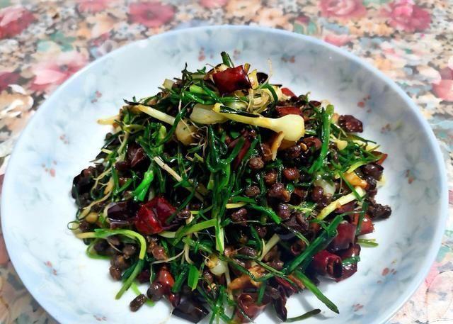 在农村关于野葱的几种吃法:清明前后更得多吃,预防感冒全靠它