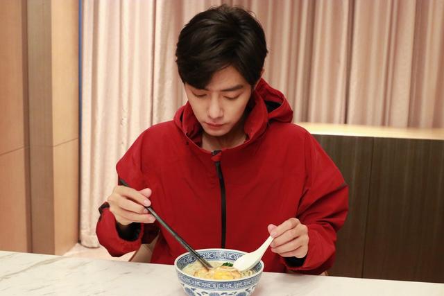 臧洪娜为什么认识肖战(肖战生日跟他合影的臧洪娜到底什么来头)(4)