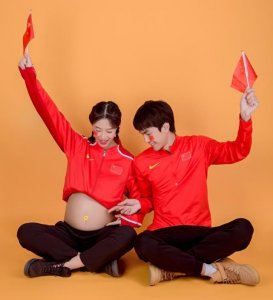 恭喜!中国跳高一哥宣布当爸,清华学霸举国旗+晒娇妻大肚照