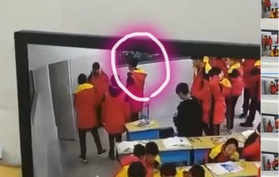 ​初中生殴打同学时突然猝死 家长在学校拉横幅：还我孩子命来！