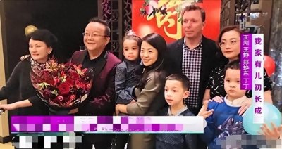 演员王刚:三任妻子个个貌美如花,娶小20岁娇妻
