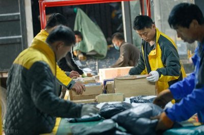 ​邮政也坐不住了，北京邮政：积极推进拼多多上门取件业务