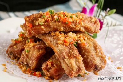 ​蒜香排骨的做法大全，牢记这1招，外脆里嫩，蒜香浓郁，比饭店的还好吃