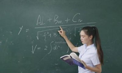 老师怎样上课才会吸引学生(教师上课如何吸引学生注意力)