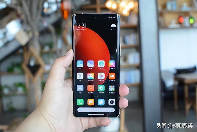 小米各系列手机测评(小米机皇再创低价)(1)