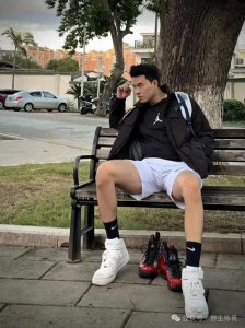 ​粗腿、白袜、黑皮直男体育生，宠妻狂魔只做M