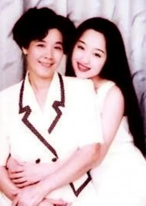 ​杨钰莹妈妈：怀孕时丈夫离世，两个女儿用孝心托起她的晚年