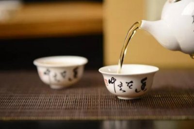 什么酒少喝易醉(少喝点什么酒比较好)