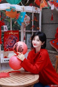 景甜新年写真 一头短发利落十足