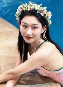 26岁性感美女在游泳馆拍的写真照