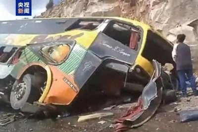 ​玻利维亚发生交通事故 已致13死20伤