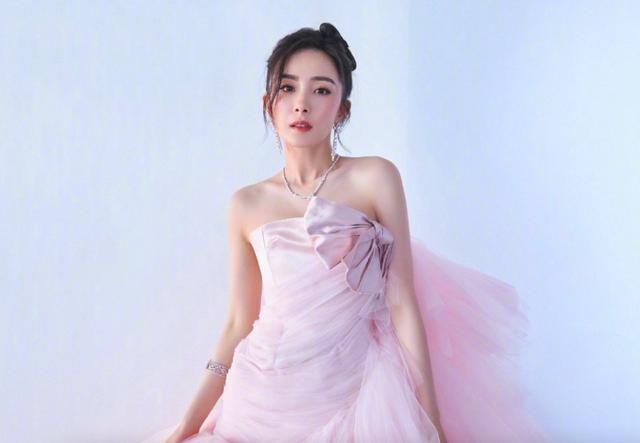 长的像杨幂的女生(农村妇女撞脸杨幂走红)