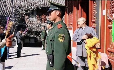 ​中国潭柘寺：庙不大，却有武警24小时站岗，有何“过人”之处？