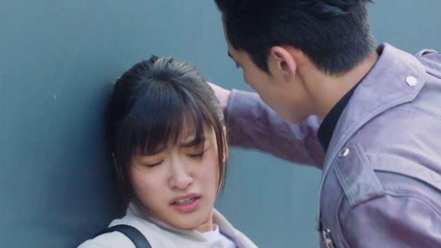 烂剧《甜蜜暴击》为何收视率爆表？这要从鹿晗关晓彤的爱情说起！