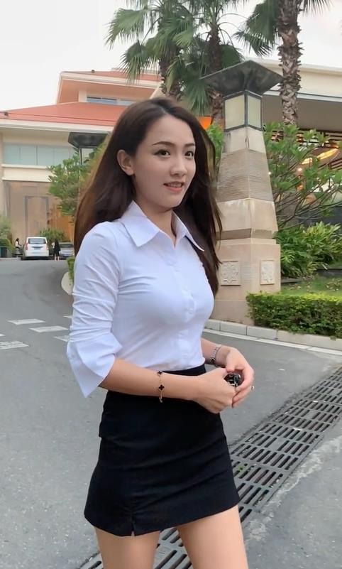 有个这么美的女同事，工作起来会很开心吧？