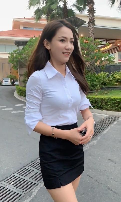 有个这么美的女同事，工作起来会很开心吧？