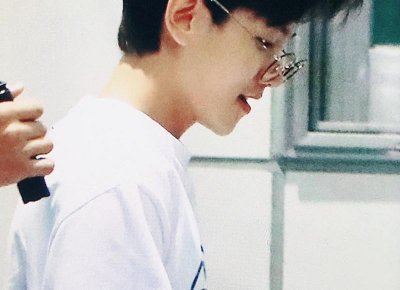 ​用护肤品脸刺痛是怎么回事（护肤时皮肤刺痛就是缺水了）