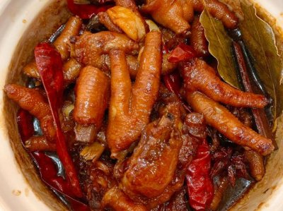 ​红烧鸡爪怎么烧才好吃？秘制配方教给你，香辣软糯入味，一锅不够吃
