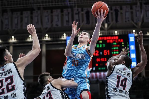 输给新疆后，郭士强罕见发怒批郭艾伦，郭艾伦社交发文引争议