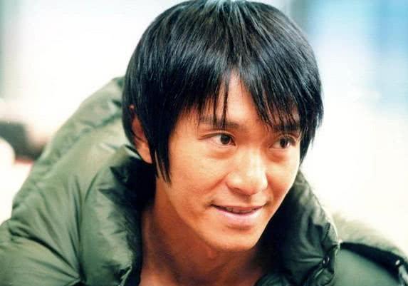 周星驰与张国荣生前合照，两位经典同框，满是回忆！