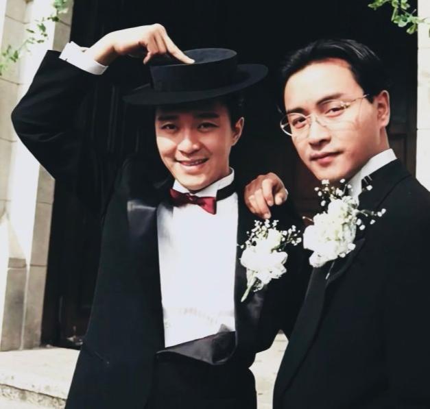 周星驰与张国荣生前合照，两位经典同框，满是回忆！