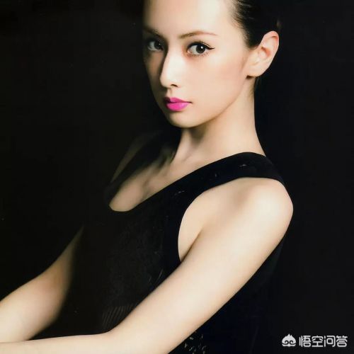 哈哈笑餐厅演员表(哈哈笑餐厅 女服务员)-第1张图片-