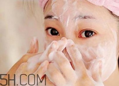 ​卸妆油如何正确使用？润肤露可以卸妆吗？