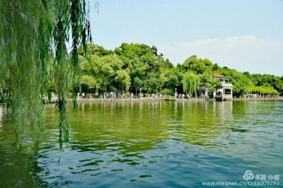 ​西湖的水有多深（西湖的水深度）