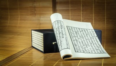 ​明月有情应识我年年相见在他乡的意思