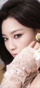 ​女明星高清壁纸-尚语贤 尚语贤海边珍珠亮片长裙高清无水印壁纸