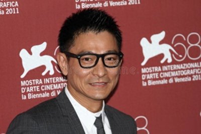 ​刘德华：华语娱乐圈的传奇巨星