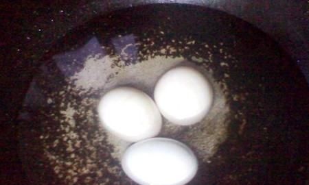 咸蛋要煮多久才能熟呢,煮咸鸭蛋需要多长时间能煮熟图5