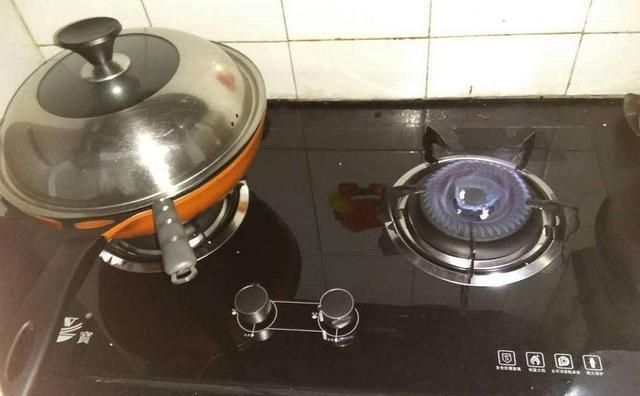 使用天然气后先关阀门还是先关气灶好