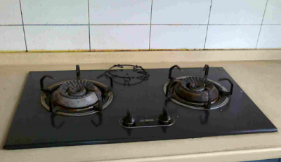 ​天然气先关燃气灶还是先关阀门,家用燃气热水器多少升合适