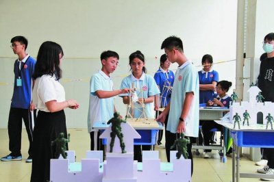 ​百色民族高级中学举行科技运动会