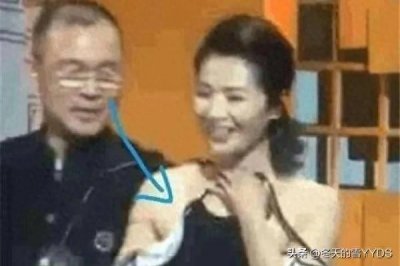 ​娱乐圈大型社死现场:刘涛衣服滑落，柳岩遭偷瞄，沈腾太尴尬了