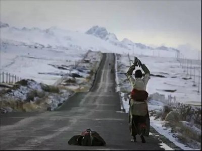 ​藏族人是朝拜什么（藏族人为什么要去朝拜）