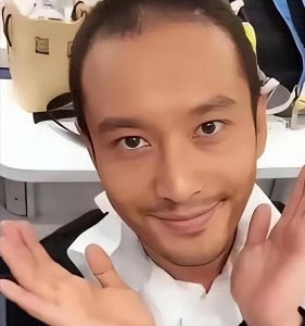 ​假发假臀假肌肉，大半个娱乐圈“从头假到脚”，还有什么是真的？