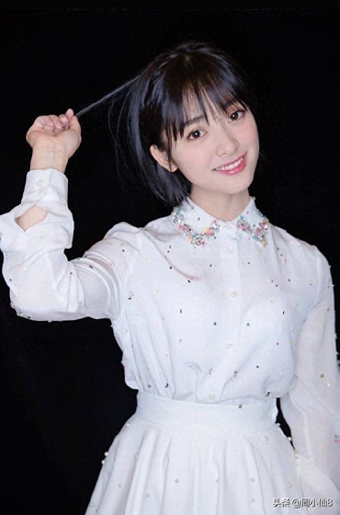 沈月，娱乐圈偶像演员，被誉为“漫画女孩”