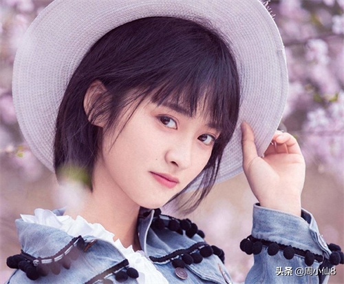 沈月，娱乐圈偶像演员，被誉为“漫画女孩”